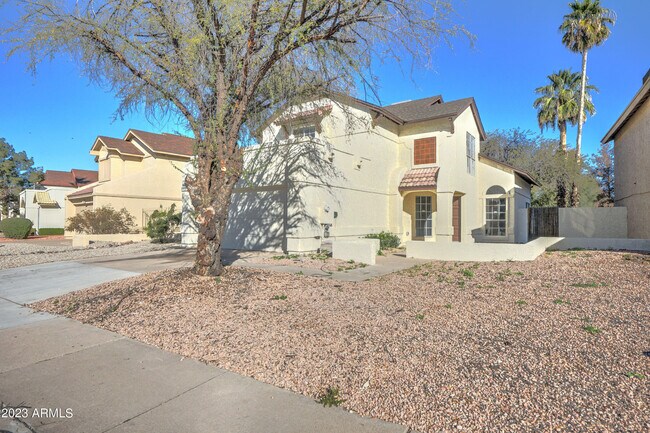 Building Photo - 1202 W Calle Del Norte
