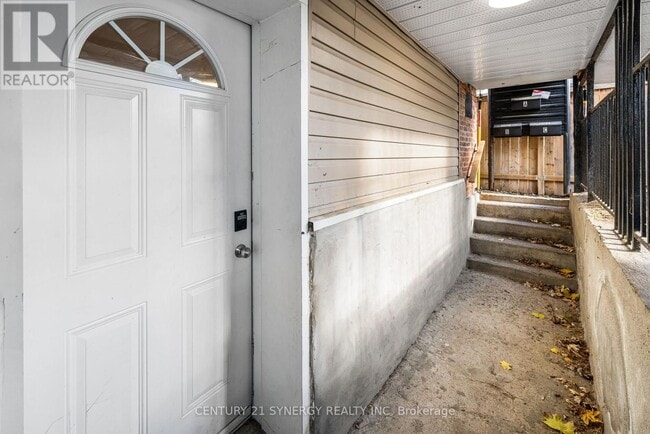 Building Photo - 269 Lalemant St