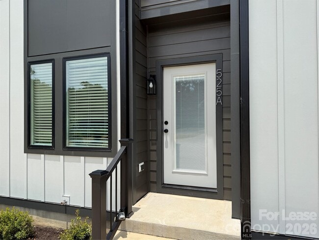 Building Photo - 523 Dellwood Dr