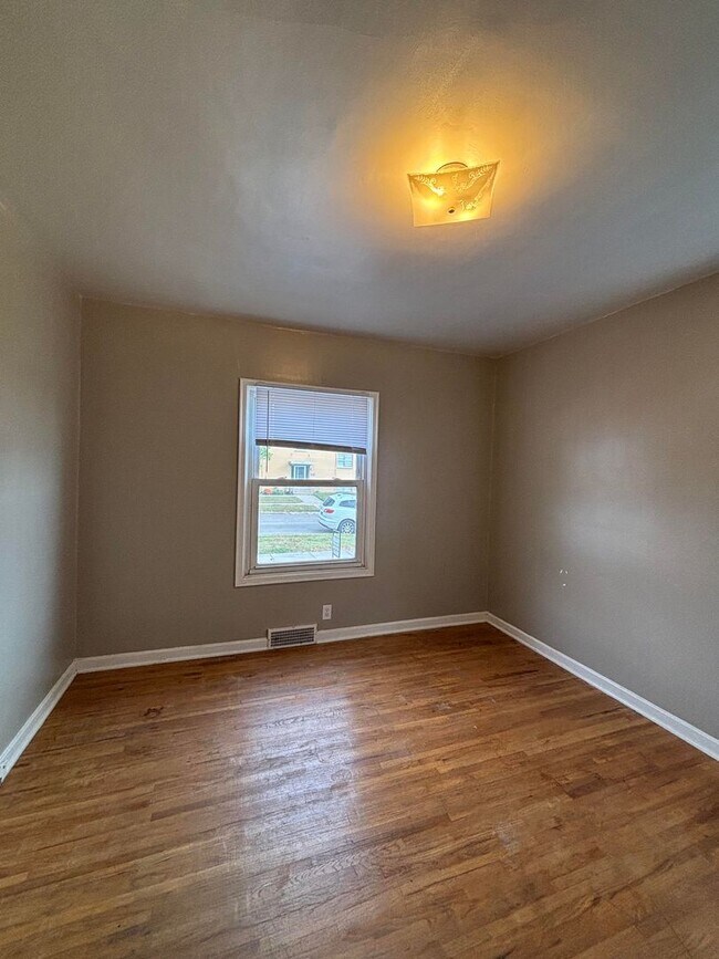 Building Photo - For Rent: 2 Bedroom Home with Bonus Room a...