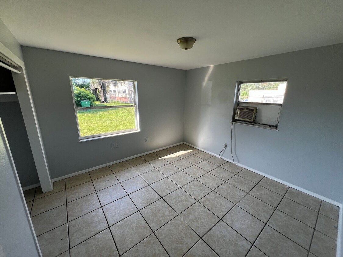 Foto del edificio - Great 1BR Duplex Walking Distance From Dow...
