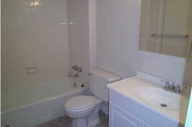 Foto del edificio - 402 Marshall Ct