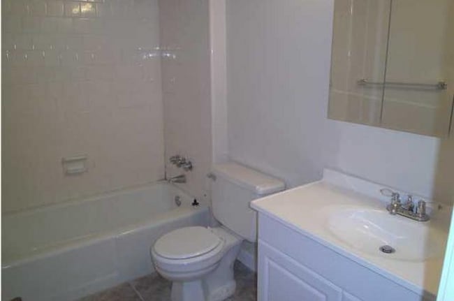 Building Photo - 402 Marshall Ct