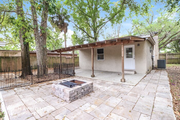 Foto del edificio - 1705 E Lambright St N