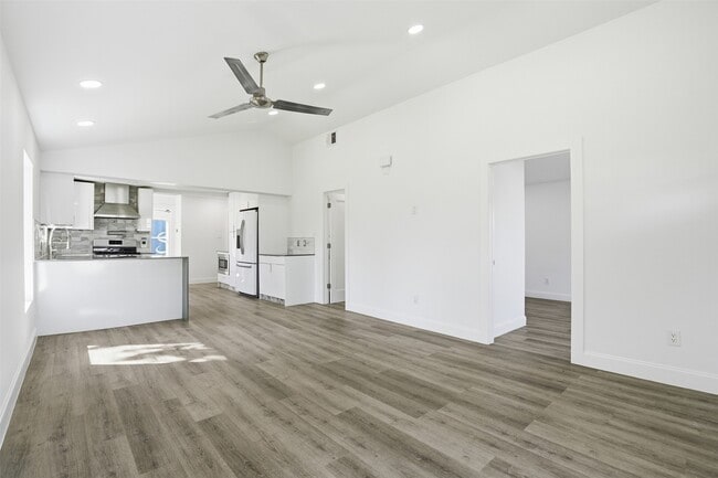 Building Photo - 4929 Creekmont Dr