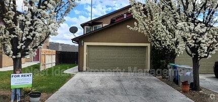 Building Photo - 518 S Benjamin Ave