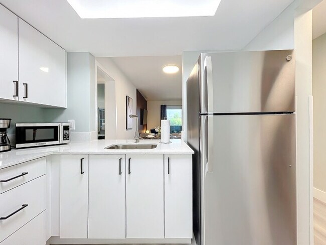 Foto del edificio - 1328 Cordova Rd