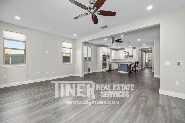 Building Photo - Luxury home in 55+ Community