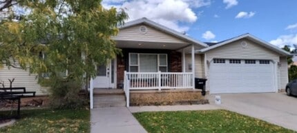 Building Photo - 1250 S Pinewood Dr