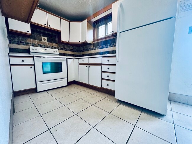 Building Photo - 620 W Seerley Blvd