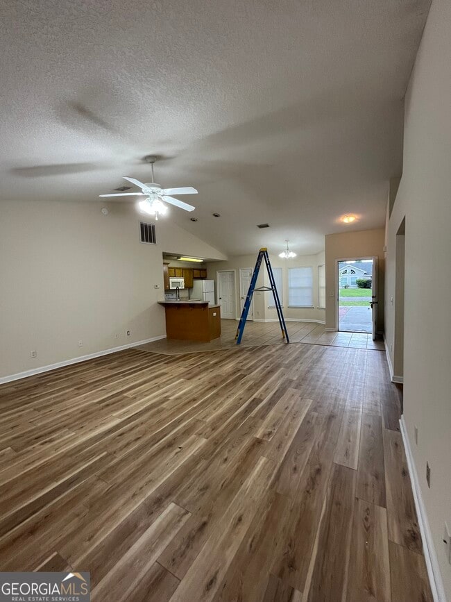 Building Photo - 209 Royal Palms Ave