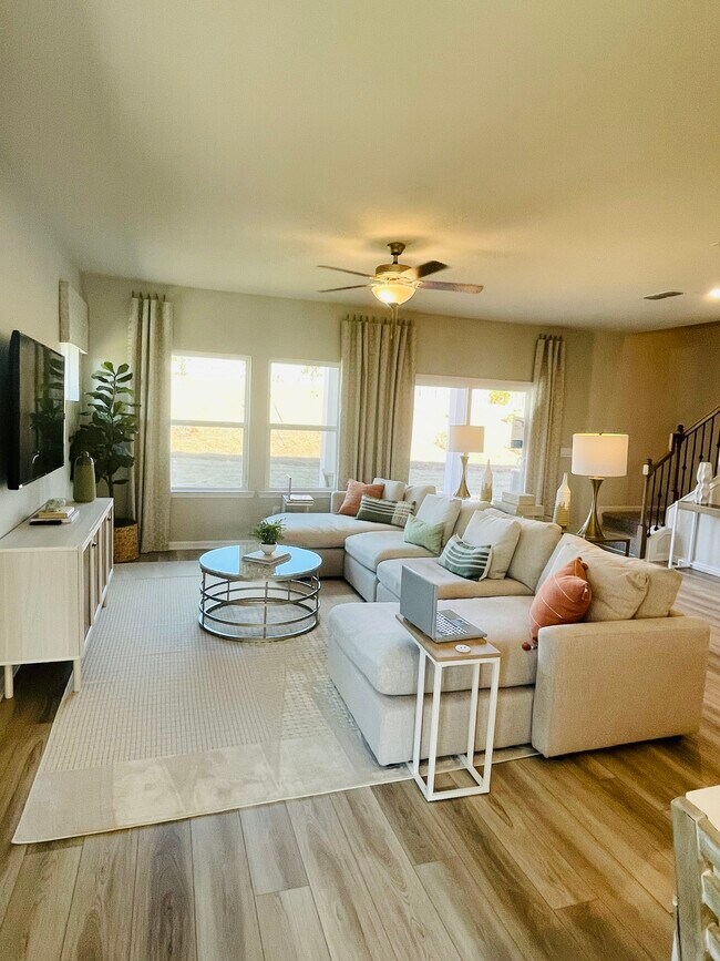 Foto del edificio - 870 Sunny Lake Dr