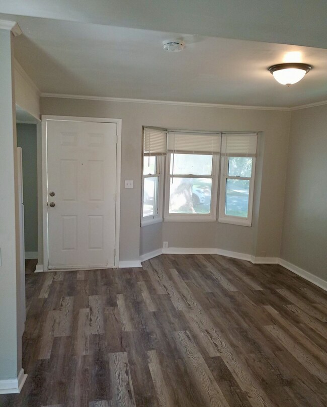 Foto del edificio - Grandview 2-Bed/1-Bath Duplex – Coming Soon