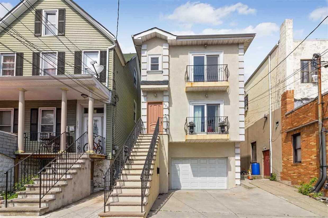 Primary Photo - 324 69th St