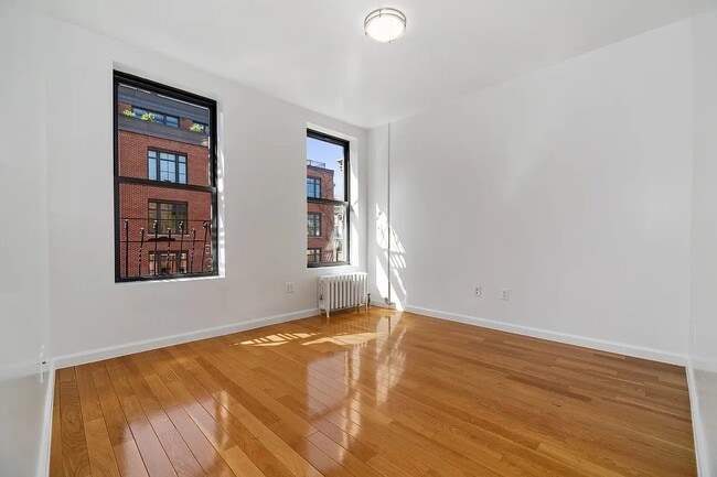 Building Photo - 117 Perry St