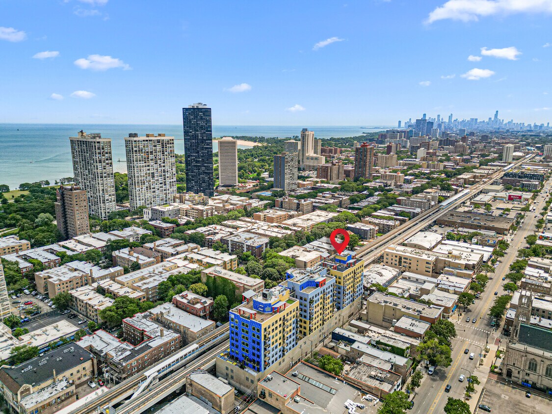 Vista aérea del edificio desde el norte - 1122 W Catalpa Ave