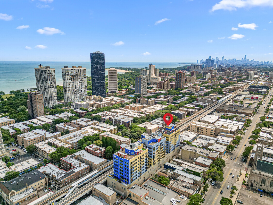 aerial view of building from north - 1122 W Catalpa Ave