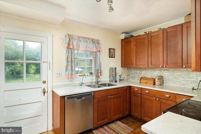 Foto del edificio - 9028 Stonewall Jackson Hwy