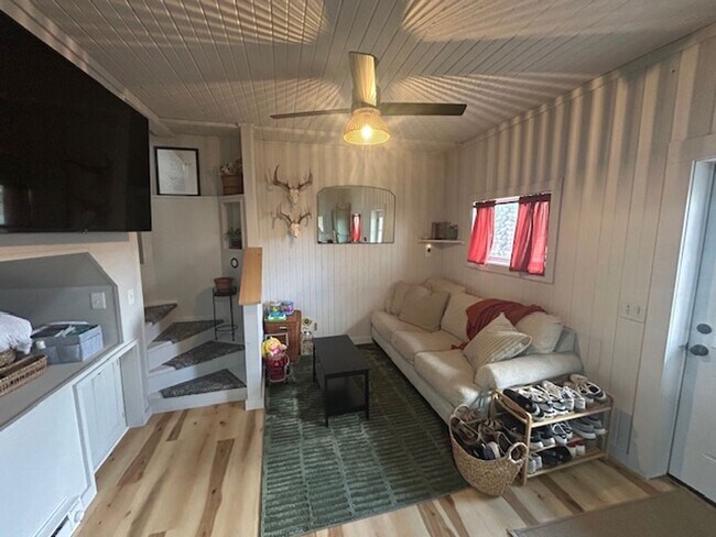 Foto del edificio - 2 bedroom 1 bath single family home