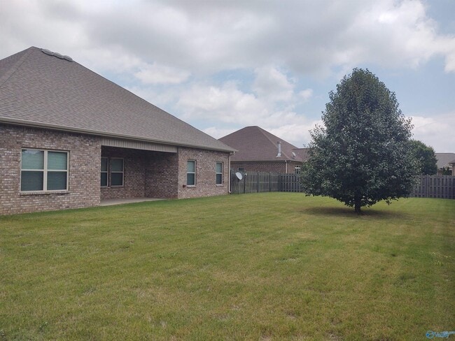 Building Photo - 105 Twin Springs Dr