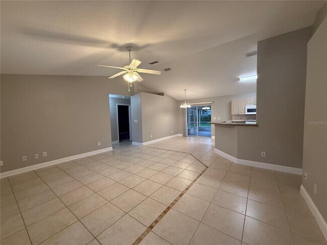 Building Photo - 39 Pinwheel Ln