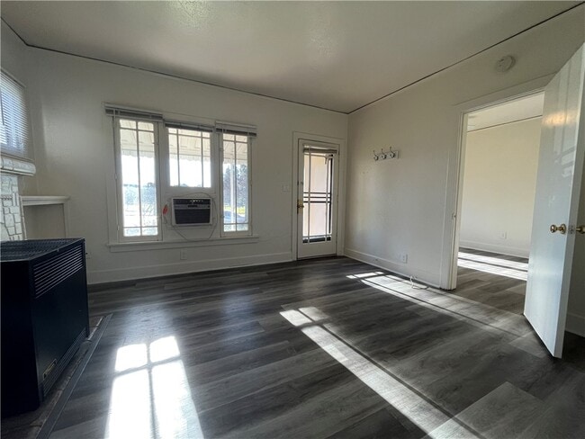 Building Photo - 609 Cajon St