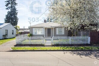 Building Photo - 8324 SE Glenwood St