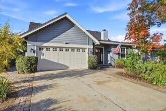 Building Photo - 295 Cresta Vista Way