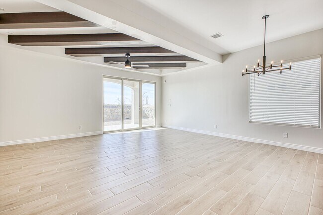 Foto del edificio - Beautiful East side House 4 bed-2.5 baths, part of The Overlook Casa Club that includes Swimming ...