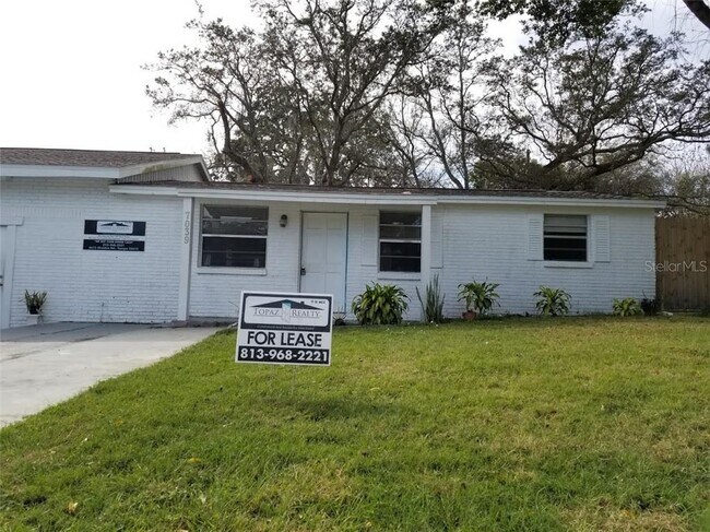 Building Photo - 7039 Aurora Dr