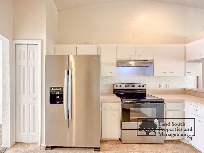 Foto del edificio - 5557 Beverly Rise Blvd