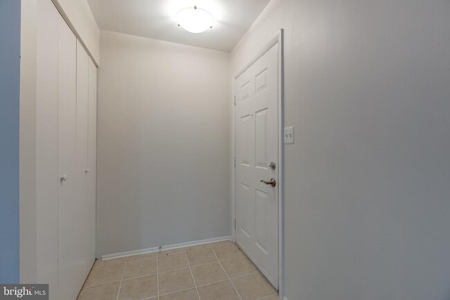 Building Photo - 1727 Ascot Way