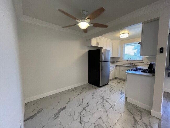 Foto del edificio - 1215 N Hayworth Ave