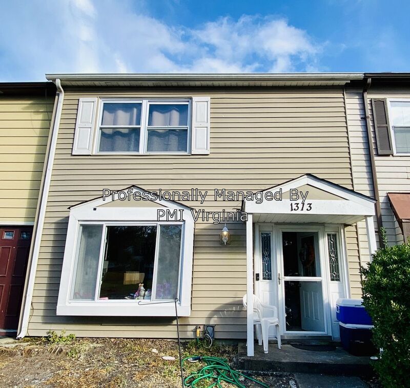 1313 River Birch Run S, Chesapeake, VA 23320 Townhome Rentals in
