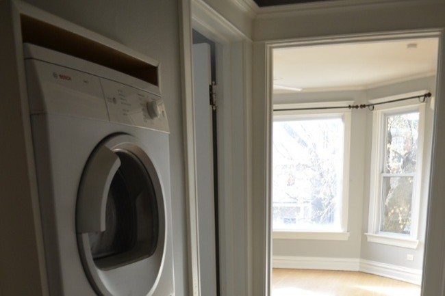 Laundry - 3643 N Hoyne Ave