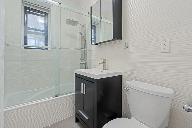 Foto del edificio - 85-11 Lefferts Blvd