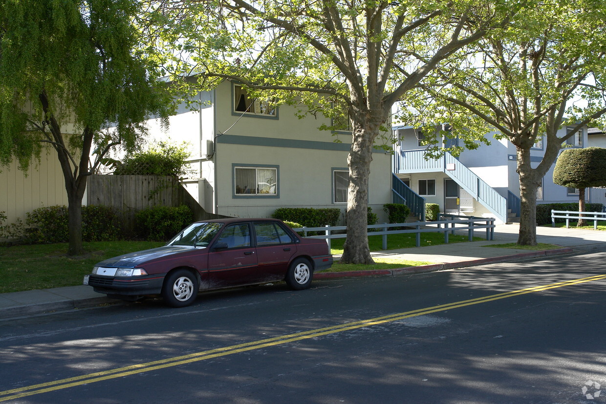 Primary Photo - 309-315 Oak Ave