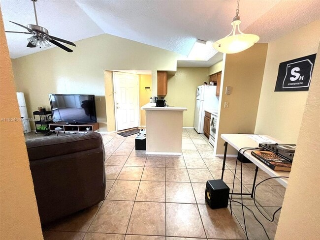 Building Photo - 2846 S University Dr