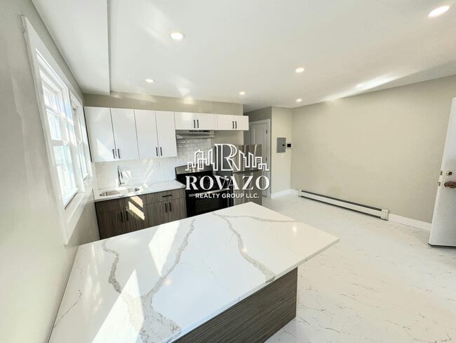 Building Photo - 9 Stecher St