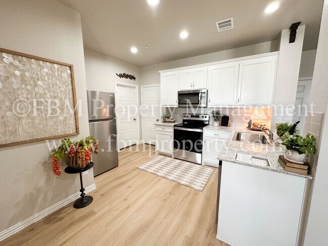 Foto del edificio - 2073 Luna Dr