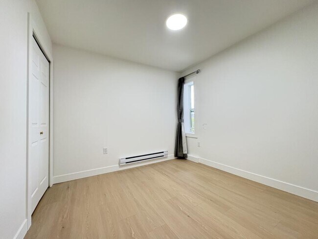 Photo du bâtiment - 2 bedroom in Burnaby BC V5H 4B2