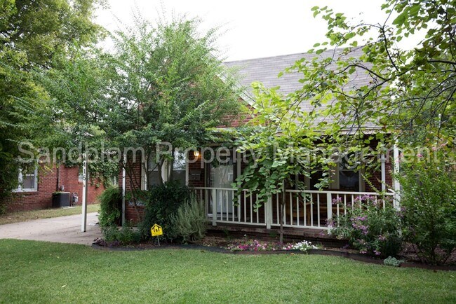 Foto del edificio - For Lease | Midtown Tulsa | Available Now