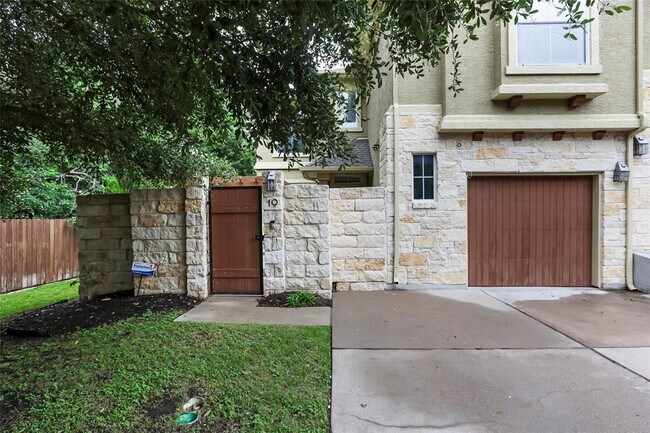 Building Photo - 3406 Menchaca Rd