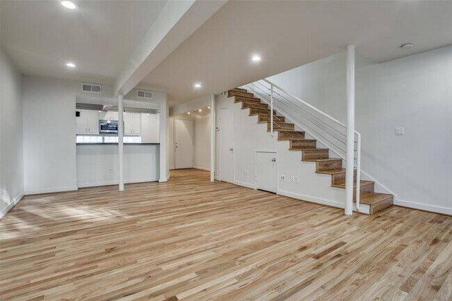 Building Photo - 4251 Buena Vista St
