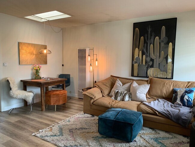 Foto del edificio - Charming 2Bd/1Ba Pleasure Point Cottage – Steps from the Ocean