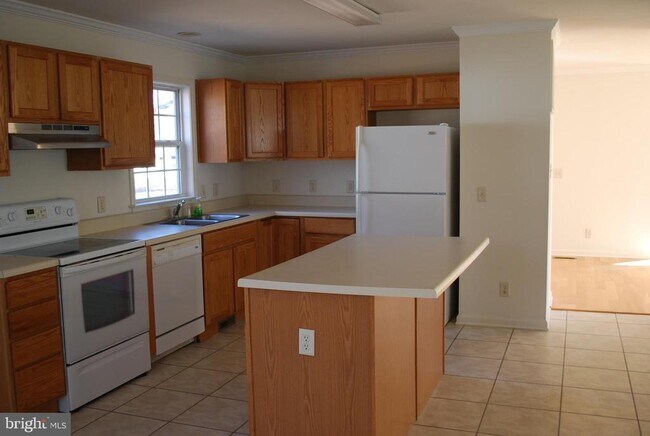 Building Photo - 245 7th St