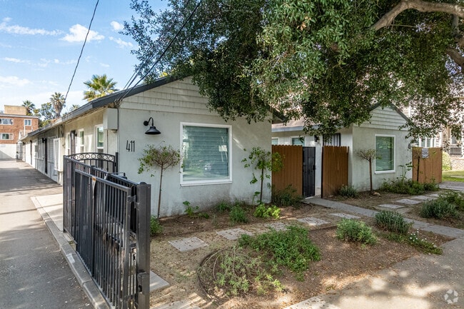 Alternar - 411-417 N Euclid Ave