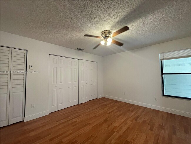 Building Photo - 1832 My Pl Ln