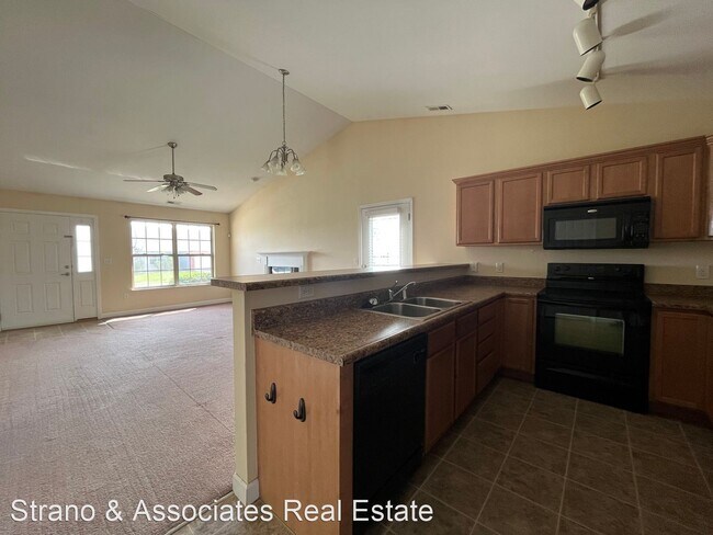 Building Photo - 2 br, 1.5 bath House - 10964 Upland Terrace