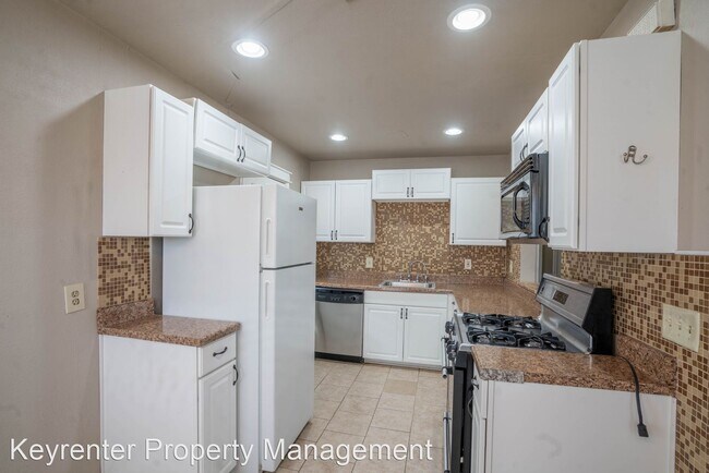 Foto del edificio - 2 br, 1 bath House - 2440 E 1st St